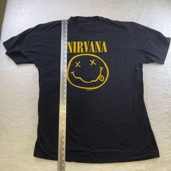 Rock Band Nirvana Smile Graphic Tee T-Shirt M - Picture 1 of 9